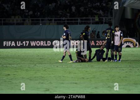 Surakarta, Java central, Indonésie. 2 décembre 2023. Les joueurs de l'équipe nationale française réagissent après avoir perdu face à l'Allemagne lors du match de finale de la coupe du monde U-17 de la FIFA entre l'Allemagne et la France au stade Manahan. (Image de crédit : © Angga Budhiyanto/ZUMA Press Wire) USAGE ÉDITORIAL SEULEMENT! Non destiné à UN USAGE commercial ! Banque D'Images