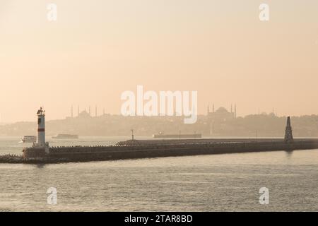 Horizon de la ville de Stanbul. Voyage Turquie arrière-plan. Vue panoramique sur la ville Banque D'Images