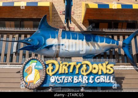 Dirty Don's Oyster Bar and Grill Restaurant Myrtle Beach Caroline du Sud États-Unis, Sailfish logo Sign extérieur du bâtiment Banque D'Images