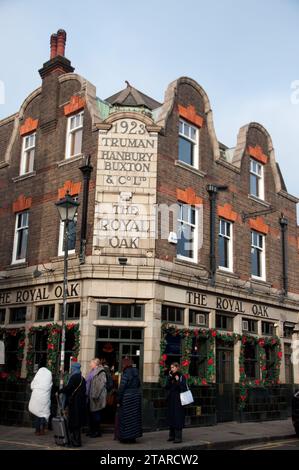 Royal Oak public House, Columbia Road, Bethnal Green, Tower Hamlets, Londres, ROYAUME-UNI Banque D'Images