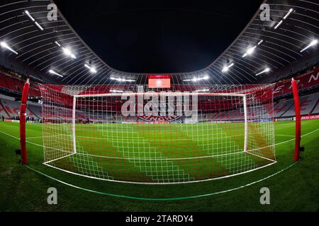 Intérieur du stade, vue d'ensemble, filet de but, objectif, tableau de bord, Ligue des champions, Allianz Arena, Munich, Bavière, Allemagne Banque D'Images