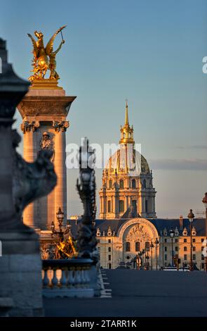 Tôt le matin au pont Alexandre III, Paris Banque D'Images