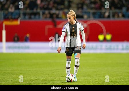 Rostock, Deutschland 01. Dezember 2023 : Women Nation League - 2023/2024 - Deutschland vs. Dänemark im Bild : Giulia Gwinn (Deutschland) Banque D'Images