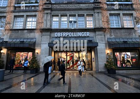 Der Oberpollinger ist ein bekanntes gehobenes Warenhaus in der Neuhauser Straße in Muenchen. Es wird von der The KaDeWe Group GmbH gefuehrt und ist das nach Flaeche groesste Warenhaus à Sueddeutschland. *** L'Oberpollinger est un grand magasin haut de gamme bien connu situé à Neuhauser Straße à Munich. Il est géré par KaDeWe Group GmbH et est le plus grand magasin du sud de l'Allemagne en termes de surface au sol crédit : Imago/Alamy Live News Banque D'Images