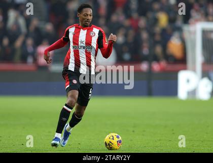 Londres, Royaume-Uni. 2 décembre 2023. Ethan Pinnock de Brentford lors du match de Premier League au Gtech Community Stadium, Londres. Le crédit photo devrait se lire : Paul Terry/Sportimage crédit : Sportimage Ltd/Alamy Live News Banque D'Images