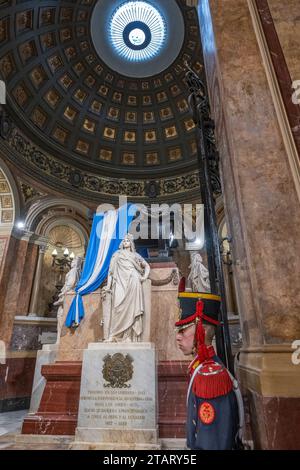 Argentine, Buenos Aires. Cathédrale métropolitaine de Buenos Aires alias Cathédrale de la Sainte Trinité, intérieur. Mausolée du général San Martín. Banque D'Images