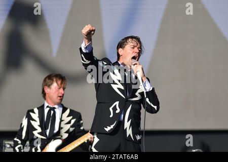 Sao Paulo, Brésil. 02 décembre 2023. São PAULO, BRÉSIL - DÉCEMBRE 2 : le groupe de rock suédois The Hives joue sur scène pendant la 1e journée de Primavera Sound Brazil 2023 au Autódromo José Carlos Pace le 2 décembre 2023, à Sao Paulo/SP, Brésil. (Photo de Leandro Bernardes/PxImages) crédit : PX Images/Alamy Live News Banque D'Images