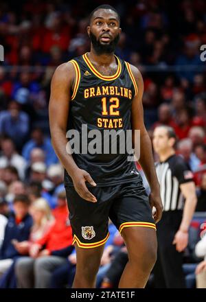 Dayton, États-Unis. 02 décembre 2023. Jonathan Aku (12) est vu lors du match de basket-ball masculin NCAA entre les Grambling State Tigers et les Flyers de Dayton à l'UD Arena de Dayton, Ohio le 02 décembre 2023. (Photo d'Austyn McFadden/Sipa USA) crédit : SIPA USA/Alamy Live News Banque D'Images