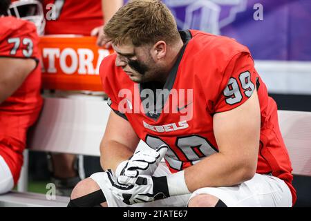 02 décembre 2023 : Keith Conley Jr. (99 ans), joueur de ligne défensif de l'UNLV Rebels, est assis sur le banc lors de la seconde moitié du match du Mountain West football Championship avec les Boise State Broncos et les UNLV Rebels au Allegiant Stadium de Las Vegas, Nevada. Christopher Trim/CSM. Banque D'Images