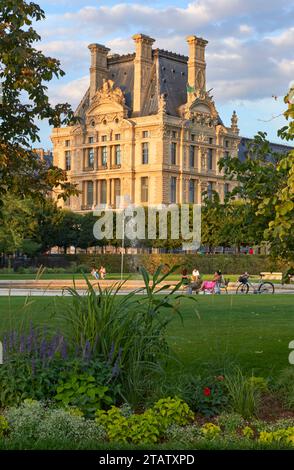 Soirée dans les jardins de la Tuillerie, Paris Banque D'Images