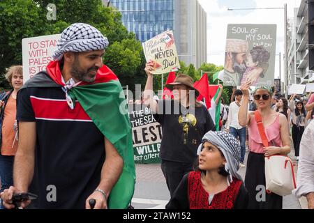 Australie, Canberra, 3 décembre 2023. Pour le huitième week-end consécutif, des centaines de Canberrans se rassemblent dans la ville pour exiger la fin du génocide à Gaza et pour être solidaires de la Palestine Banque D'Images