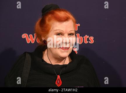 Cologne, Allemagne. 02 décembre 2023. L'actrice Samy Orfgen vient à la première du 8e Cirque de Noël de Cologne crédit : Horst Galuschka/dpa/Alamy Live News Banque D'Images