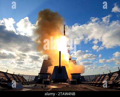 Séoul, Corée du Sud. 1 décembre 2023. 3 décembre 2023-Séoul, Corée du Sud-Marine sud-coréenne tir d'essai de missile SM-2 en mer de l'est en Corée. Le missile navire-air SM-2 de la Marine a atteint avec succès sa cible lors du premier exercice de tir réel impliquant l'arme mené en Corée du Sud, ont déclaré dimanche des responsables. (Image de crédit : © Ministère de la Défense via ZUMA Press Wire) USAGE ÉDITORIAL SEULEMENT! Non destiné à UN USAGE commercial ! Banque D'Images