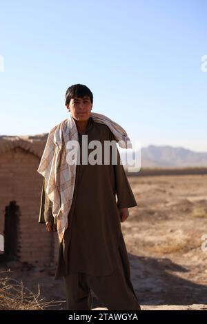 Heureux enfants afghans pauvres, heureuse jeune fille, heureux jeune garçon, enfants nécessiteux Banque D'Images