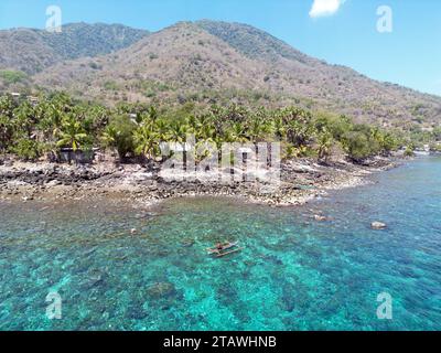 Indonésie Alor - Drone View ligne côtière de l'île Pura Banque D'Images