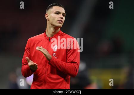 Milan, Italie. 02 décembre 2023. Jan-Carlo Simic de l'AC Milan célèbre à la fin du match de football Serie A entre l'AC Milan et Frosinone Calcio au Stadio Giuseppe Meazza le 2 décembre 2023 à Milan, Italie . Crédit : Marco Canoniero/Alamy Live News Banque D'Images