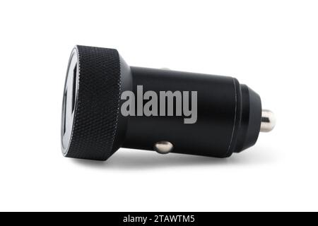 Adaptateur allume-cigare avec connecteurs USB pour connecter des gadgets dans la voiture à partir de la prise allume-cigare gros plan isolé sur un fond blanc Banque D'Images