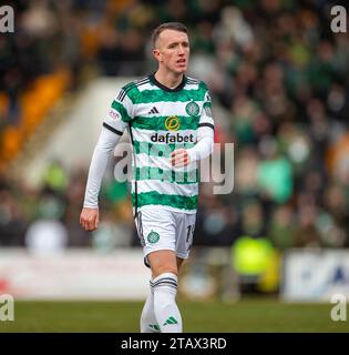 3 décembre 2023 ; McDiarmid Park, Perth, Écosse : Scottish Premiership football, St Johnstone versus Celtic ; David Turnbull de Celtic Banque D'Images