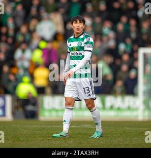 3 décembre 2023 ; McDiarmid Park, Perth, Écosse : Scottish Premiership football, St Johnstone versus Celtic ; Hyunjun Yang of Celtic Banque D'Images