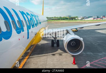Vue depuis l'échelle jusqu'à l'arrière de l'avion de passagers Banque D'Images