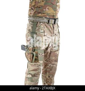 Soldat portant l'uniforme avec une arme dans l'étui. Concept militaire. Matériel des forces armées. Banque D'Images