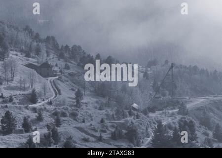 La neige fraîche arrive à Cripple Creek et Victor Mining District dans le High Country du Colorado. Banque D'Images