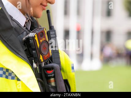 Caméra corporelle portée par les policiers londoniens pour assurer la sécurité des policiers, ce qui permet de sensibiliser à la situation, d'améliorer les relations communautaires et de fournir des preuves. Banque D'Images