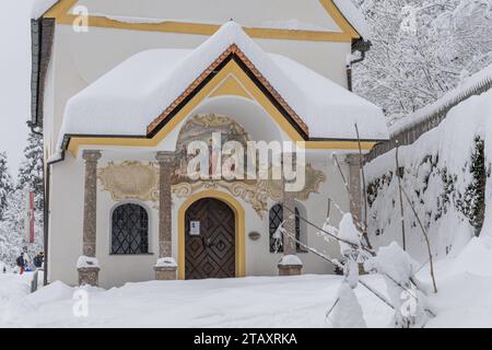 02.12.2023/Heiligwasser, Patscherkofel, Igls, Innsbruck, Tyrol, Österreich/Bild : Schneebedeckte Wallfahrtskirche Heiligwasser, Heilig Wasser im Winter, Pfarre Wilten, verschneite Kirche *** 02 12 2023 Heiligwasser, Patscherkofel, Igls, Innsbruck, Tyrol, Autriche image Eglise de pèlerinage enneigée Heiligwasser, eau sainte en hiver, paroisse Wilten, église enneigée crédit : Imago/Alamy Live News Banque D'Images