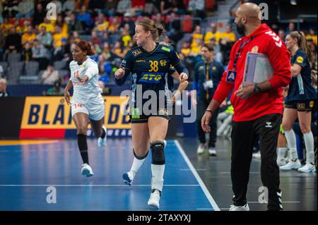 Gothenburg, Suède. 3 décembre 2023. ELIN Hansson de Suède lors du match du Championnat du monde féminin de handball de l'IHF 2023 entre le Sénégal et la Suède le 3 décembre 2023. Crédit : PS photo / Alamy Live News Banque D'Images