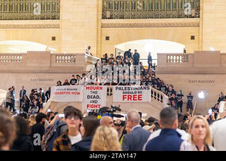Manifestation palestinienne à Grand Central Station le 27 octobre 2023, New York City, États-Unis d'Amérique. Banque D'Images