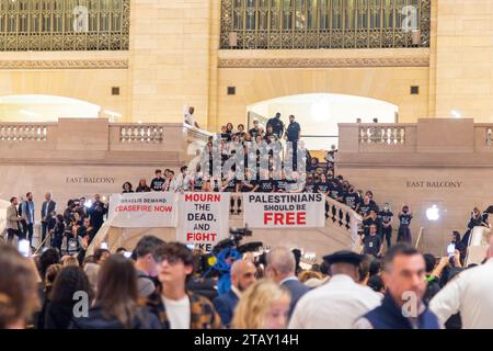 Manifestation palestinienne à Grand Central Station le 27 octobre 2023, New York City, États-Unis d'Amérique. Banque D'Images