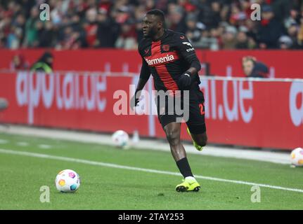 Leverkusen, Deutschland. 03 décembre 2023. Victor Boniface (Bayer), Leverkusen, Deutschland, 03.12.2023, 1. Bundesliga, 13. Spieltag, Bayer 04 Leverkusen - Borussia Dortmund. LA RÉGLEMENTATION du LDF INTERDIT TOUTE UTILISATION DE PHOTOGRAPHIES COMME SÉQUENCES D'IMAGES ET/OU QUASI-VIDÉO crédit : Juergen Schwarz/Alamy Live News Banque D'Images