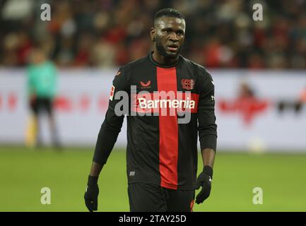 Leverkusen, Deutschland. 03 décembre 2023. Victor Boniface (Bayer), Leverkusen, Deutschland, 03.12.2023, 1. Bundesliga, 13. Spieltag, Bayer 04 Leverkusen - Borussia Dortmund. LA RÉGLEMENTATION du LDF INTERDIT TOUTE UTILISATION DE PHOTOGRAPHIES COMME SÉQUENCES D'IMAGES ET/OU QUASI-VIDÉO crédit : Juergen Schwarz/Alamy Live News Banque D'Images