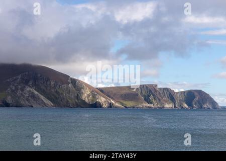 Menawn Cliffs, Keel Beach, Slievemore, Achill Island, Mayo, Irlande Banque D'Images