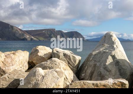 Menawn Cliffs, Keel Beach, Slievemore, Achill Island, Mayo, Irlande Banque D'Images