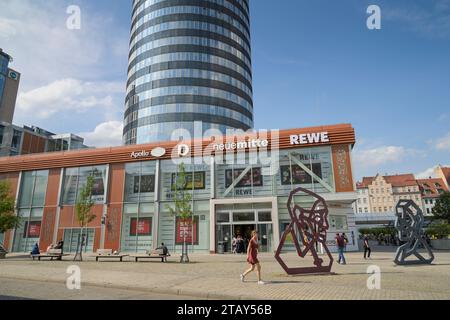 Bürohaus Jentower, Einkaufszentrum NeueMitte, Jena, Thüringen, Deutschland *** Jentower immeuble de bureaux, centre commercial NeueMitte, Iéna, Thuringe, Allemagne crédit : Imago/Alamy Live News Banque D'Images