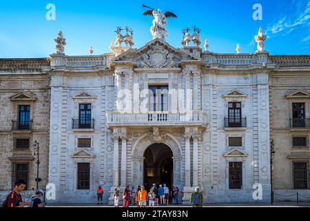 La Royal Tobacco Factory est un bâtiment en pierre du 18e siècle situé à Séville en Espagne Banque D'Images