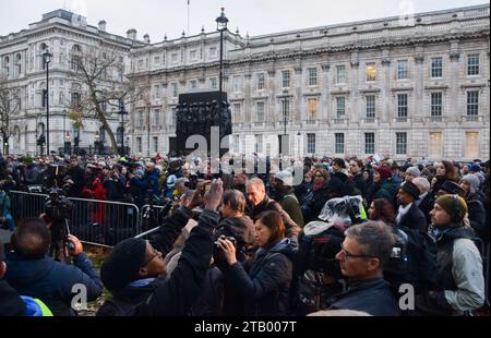 Londres, Royaume-Uni. 3 décembre 2023. Les gens se rassemblent lors d'une veillée à Whitehall pour les vies perdues de tous les côtés pendant la guerre Israël-Hamas, et pour la paix. Crédit : Vuk Valcic/Alamy Live News Banque D'Images