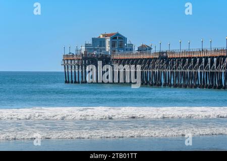 Oceanside Municipal Pier est la plus longue jetée en bois sur la côte ouest des États-Unis avec 1 954 pieds.Oceanside, Californie, États-Unis Banque D'Images