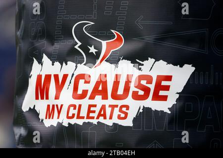 3 décembre 2023 : le poste de but des Texans de Houston arbore une My cause My crampons interdite lors d'un match de la NFL entre les Texans et les Broncos le 3 décembre 2023. Les joueurs ont la possibilité de choisir une cause qui est importante pour eux et de représenter leur organisation choisie sur des crampons personnalisés pendant les matchs de la semaine 13 et de la semaine 14. (Image de crédit : © Scott Coleman/ZUMA Press Wire) USAGE ÉDITORIAL SEULEMENT! Non destiné à UN USAGE commercial ! Banque D'Images