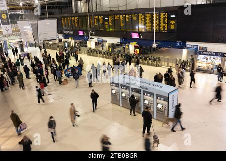 Londres, Royaume-Uni. 2 décembre 2023. Gare de Waterloo, Londres, Angleterre, Royaume-Uni Banque D'Images
