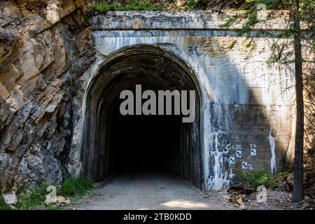 Entrée du tunnel le long de Hiawatha Scenic Bike Trail, Montana et Idaho, États-Unis Banque D'Images