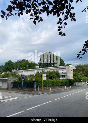Ivrea, Italie - 10 août 2023, antenne de Maisons pour familles nombreuses, par Figini et Pollini dans les années 40, ville industrielle d'Ivrea Olivetti Banque D'Images