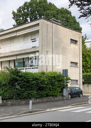 Ivrea, Italie - 10 août 2023, antenne de Maisons pour familles nombreuses, par Figini et Pollini dans les années 40, ville industrielle d'Ivrea Olivetti Banque D'Images