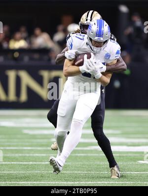 La Nouvelle-Orléans, États-Unis. 03 décembre 2023. Sam Laporta (87) est attaqué par le cornerback Isaac Yiadom (27) des Saints de la Nouvelle-Orléans lors d'un match de la National football League au Caesars Superdome à la Nouvelle-Orléans, en Louisiane, le dimanche 3 décembre 2023. (Photo de Peter G. Forest/Sipa USA) crédit : SIPA USA/Alamy Live News Banque D'Images