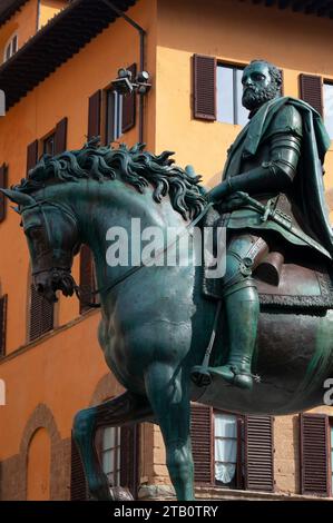 Statue équestre de Cosimo de Medici, Piazza della Signoria, Florence, Toscane en Italie Banque D'Images