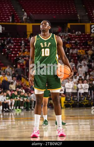 L'attaquant Jonathan Mogbo (10 ans) de San Francisco se tient à la ligne de lancer libre dans la première moitié du match de basket-ball de la NCAA contre Arizona State à te Banque D'Images