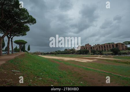 Partie sud de Circo Massimo à Rome. Circus maximus était le plus grand stade de course de chars de la rome antique entre les collines de l'aventin et du palatin. Banque D'Images