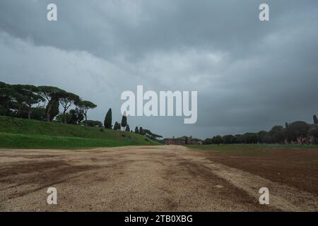 Partie sud de Circo Massimo à Rome. Circus maximus était le plus grand stade de course de chars de la rome antique entre les collines de l'aventin et du palatin. Banque D'Images