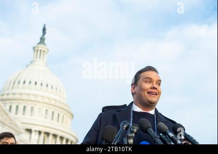 Washington, États-Unis. 30 novembre 2023. Point de presse du représentant des États-Unis George Santos (Républicain de New York) devant le Capitole des États-Unis à Washington, DC, USA, jeudi 30 novembre, 2023. photo de Rod Lamkey /CNP/ABACAPRESS.COM crédit : Abaca Press/Alamy Live News Banque D'Images